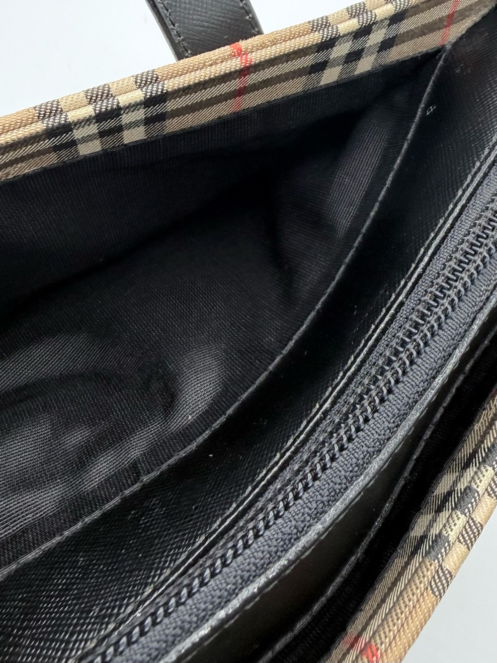 Burberry Haymarket Check canvas-Tote W/COA Giftable condition! - Picture 11 of 16